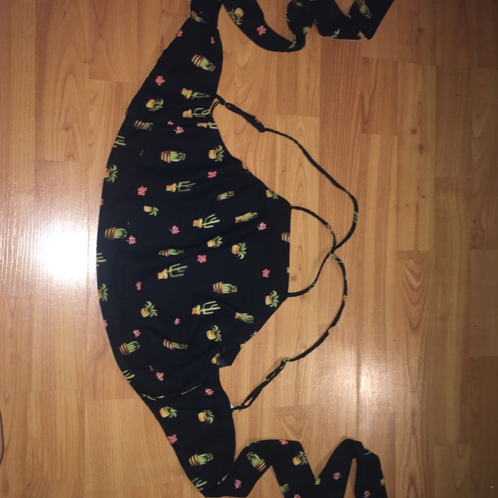 Black cactus crop top
